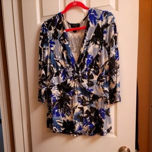 Cable & Gauge Woman Longsleeve Top Black, White, Blue Size 1x Used